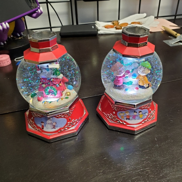 Charlie Brown and peanuts gang light up candle holders by the Bradford Exchange - Picture 1 of 11